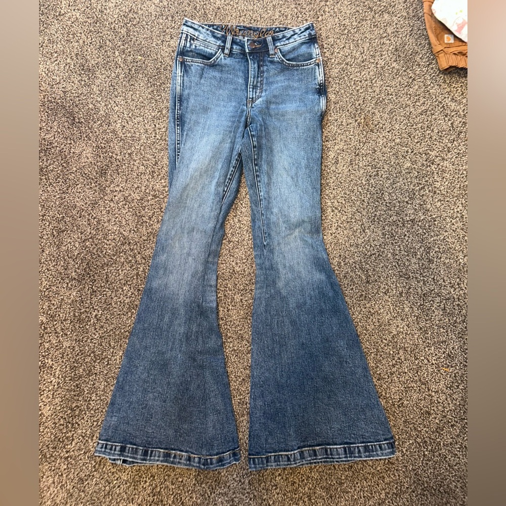 Women’s Wrangler Flares 25x34